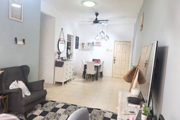 Laman Suria e-Resort Apartment