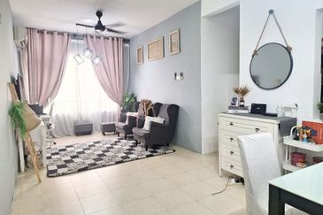 Laman Suria e-Resort Apartment