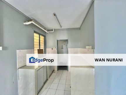 NEAR LRT Vista Pinggiran Apartment Taman Pinggiran Putra Seri Kembangan Selangor FOR SALE, Selangor, Seri Kembangan