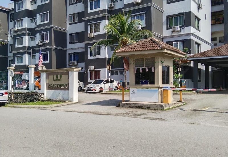 Lily Apartment, Taman Saujana Utama