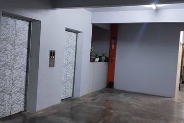 Lily Apartment, Taman Saujana Utama