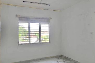 Lily Apartment, Taman Saujana Utama