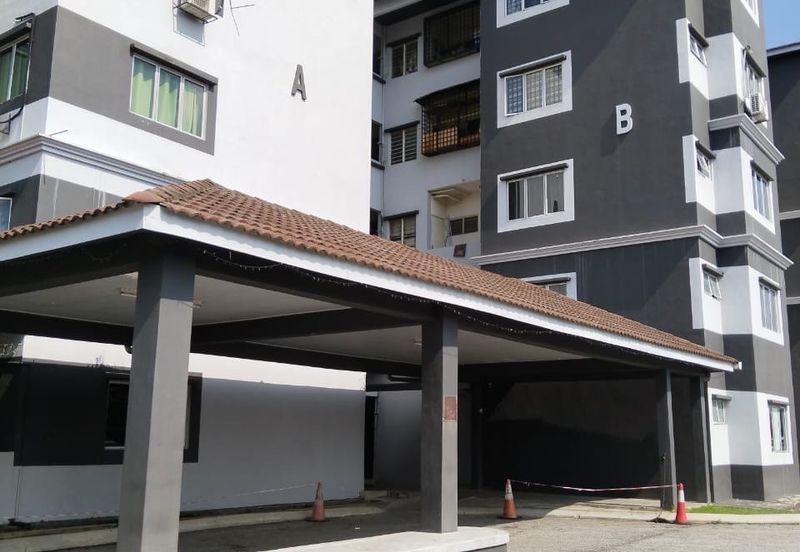 Lily Apartment, Taman Saujana Utama