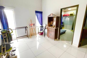Coner Lot Double Storey Terrace Taman Ruby Dengkil Selangor For Sale