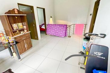 Coner Lot Double Storey Terrace Taman Ruby Dengkil Selangor For Sale