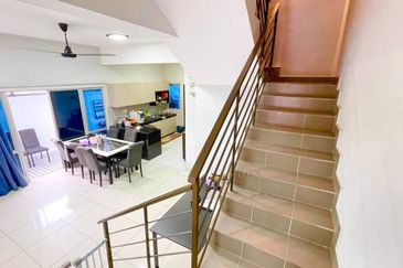 Coner Lot Double Storey Terrace Taman Ruby Dengkil Selangor For Sale