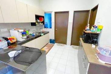 Coner Lot Double Storey Terrace Taman Ruby Dengkil Selangor For Sale