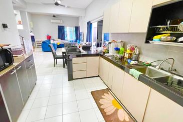 Coner Lot Double Storey Terrace Taman Ruby Dengkil Selangor For Sale