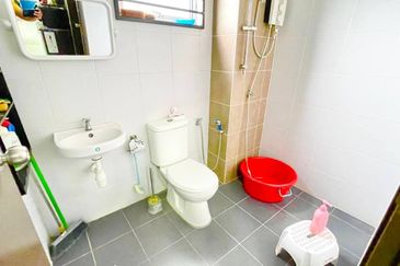 Coner Lot Double Storey Terrace Taman Ruby Dengkil Selangor For Sale