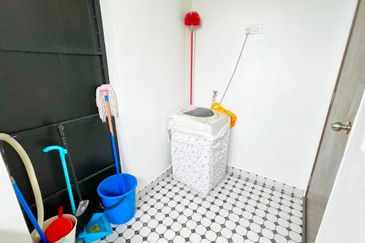 Coner Lot Double Storey Terrace Taman Ruby Dengkil Selangor For Sale