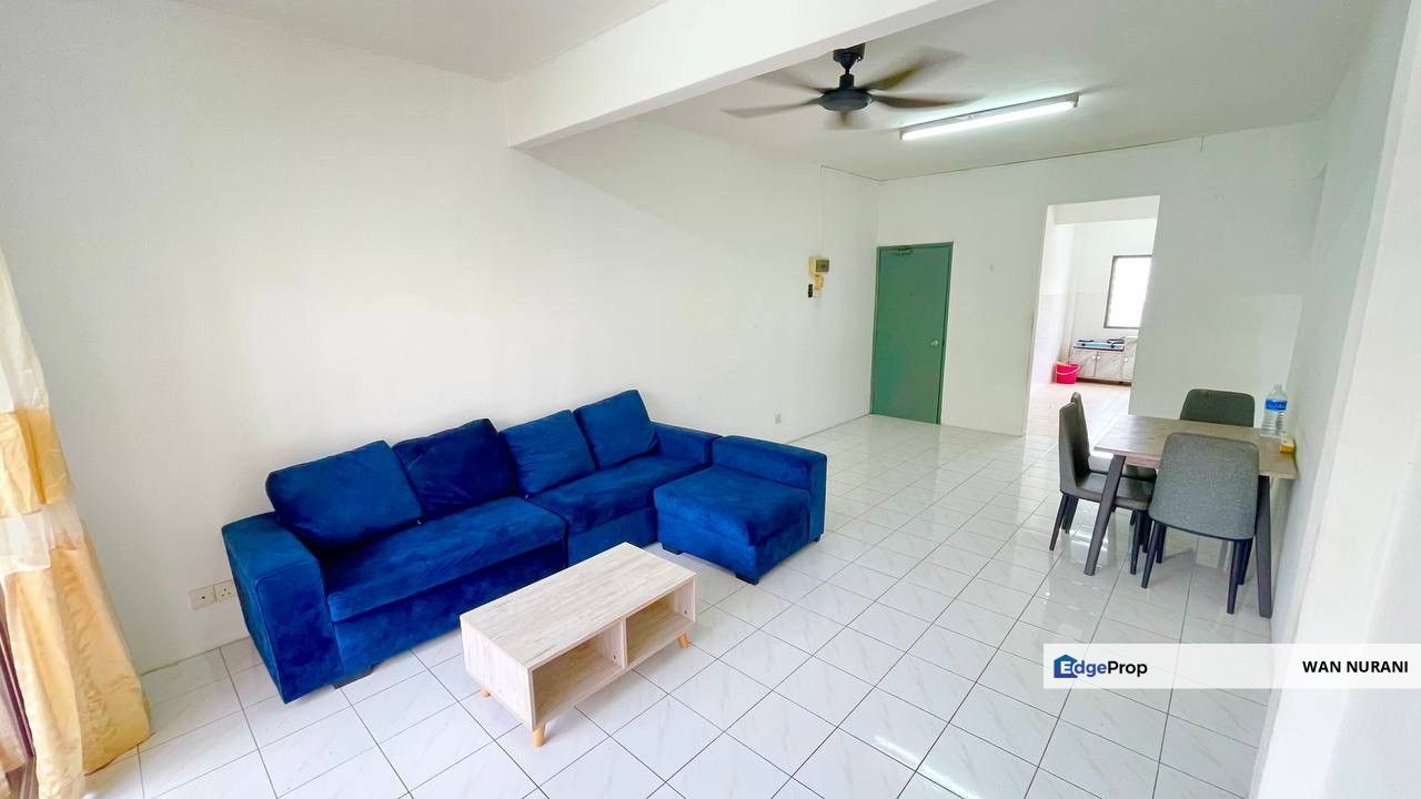 Facing Lake Casa Venicia Lakeview Taman Bukit Idaman Selayang, Selangor, Selayang