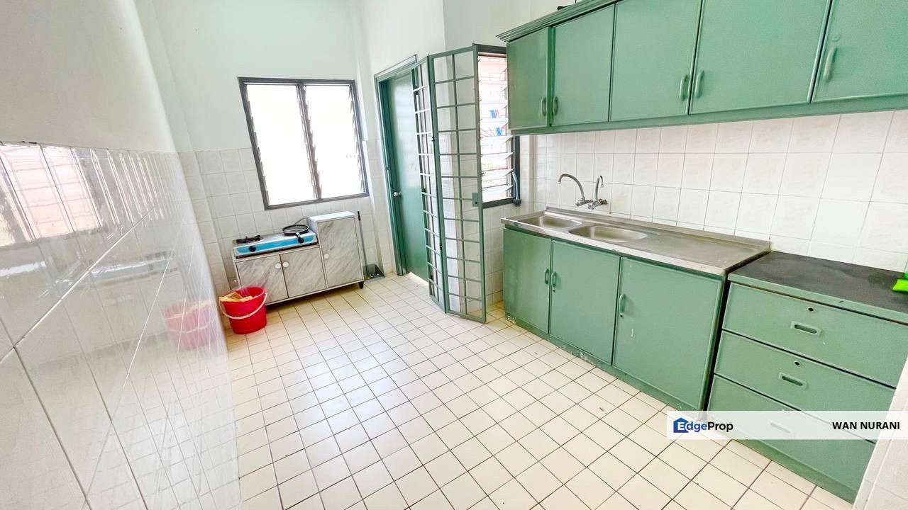 Facing Lake Casa Venicia Lakeview Taman Bukit Idaman Selayang, Selangor, Selayang