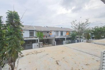 Albury 2, Taman Tasik Senangin