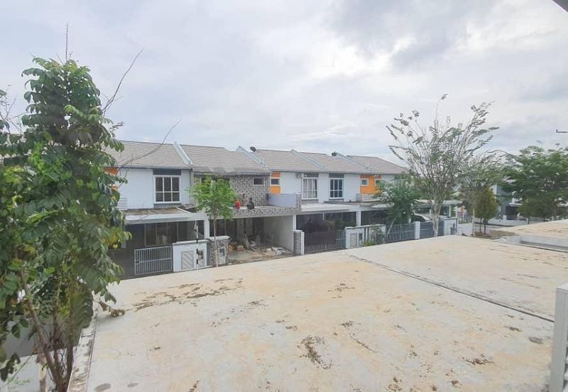 Albury 2, Taman Tasik Senangin