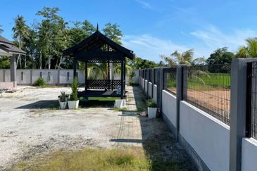 Banglo Setingkat Beserta Tanah 1.25 Ekar Kampung Apal, Besut Terengganu Untuk Di Jual