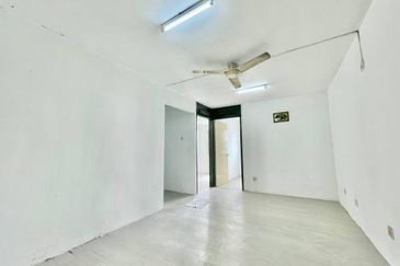 Flat Pandan Jaya Blok L13