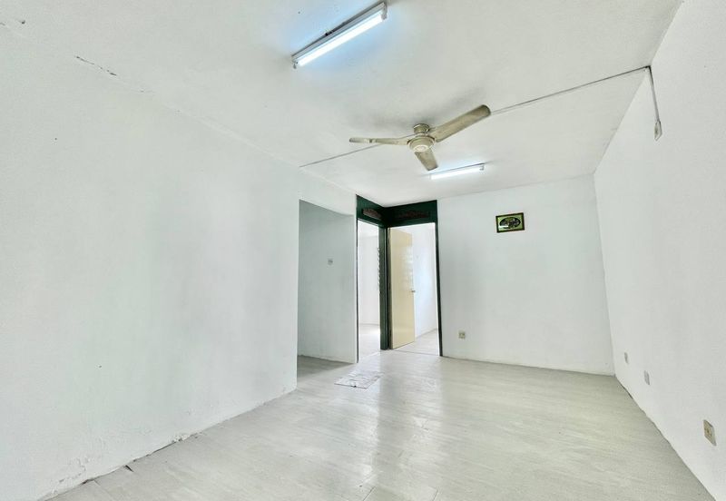 Flat Pandan Jaya Blok L13