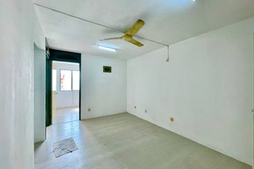 Flat Pandan Jaya Blok L13