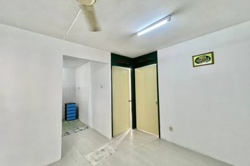 Flat Pandan Jaya Blok L13