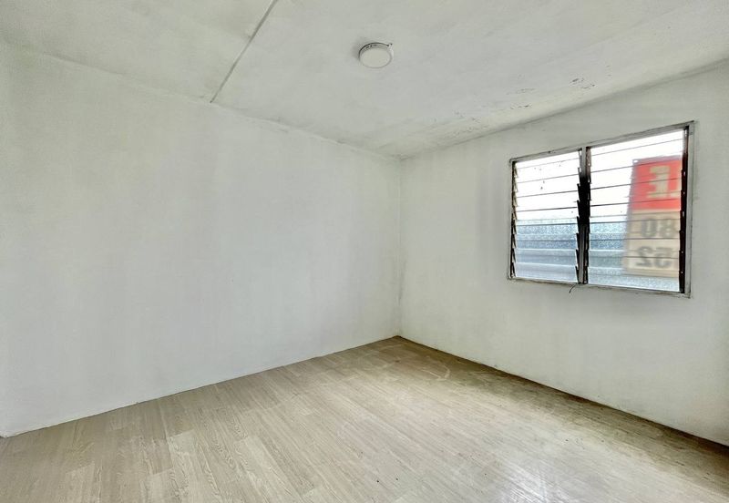 Flat Pandan Jaya Blok L13