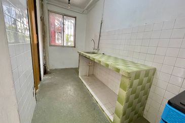 Flat Pandan Jaya Blok L13