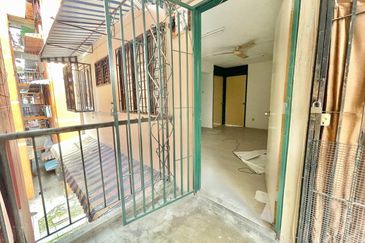 Flat Pandan Jaya Blok L13