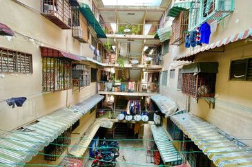 Flat Pandan Jaya Blok L13