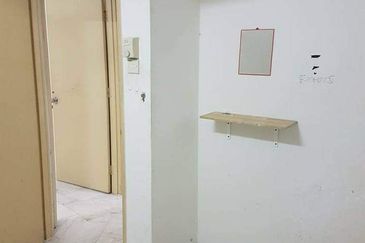 Residensi Warnasari 1