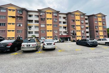 Iris Apartment, Taman Saujana Utama