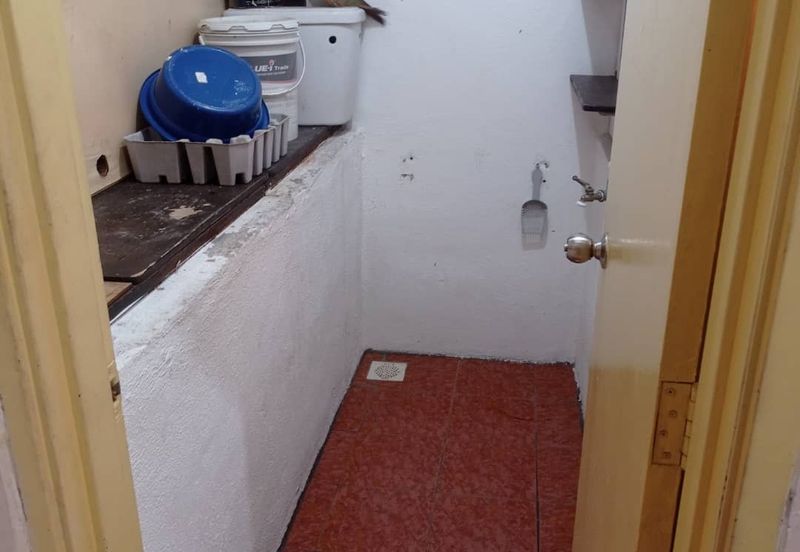 Iris Apartment, Taman Saujana Utama