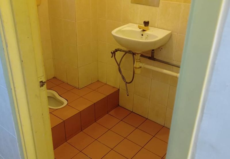 Iris Apartment, Taman Saujana Utama