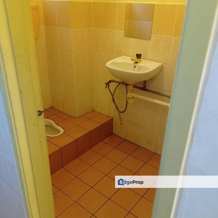 Iris Apartment, Taman Saujana Utama, Sungai Buloh Non Bumi, Selangor, Sungai Buloh