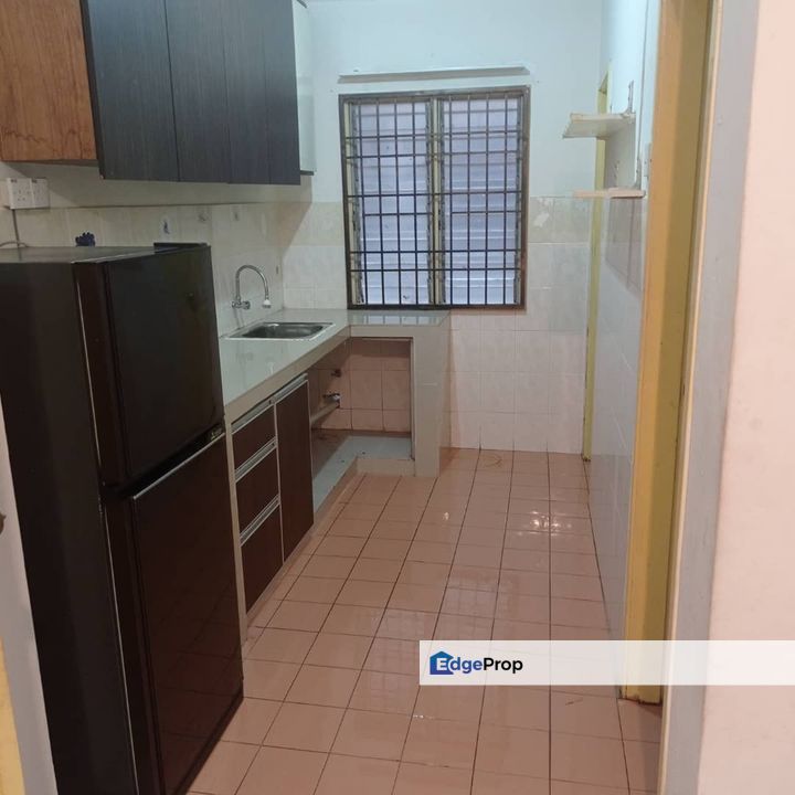 Iris Apartment, Taman Saujana Utama, Sungai Buloh Non Bumi, Selangor, Sungai Buloh