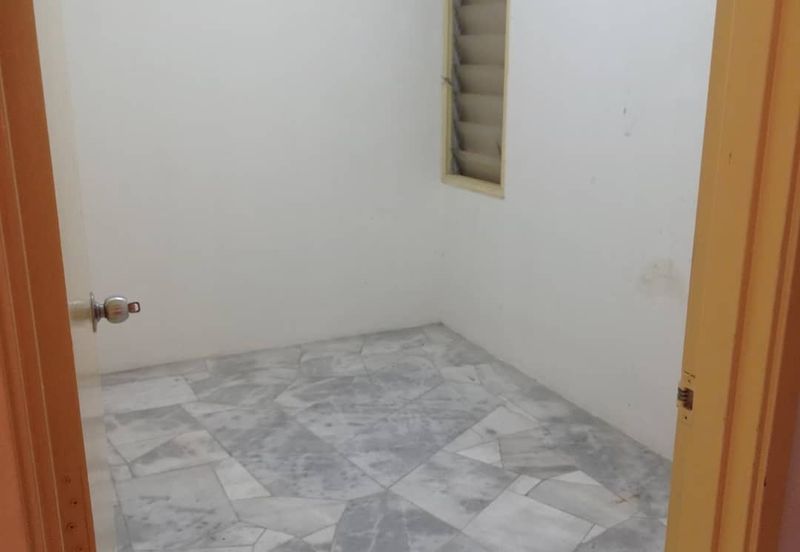 Iris Apartment, Taman Saujana Utama