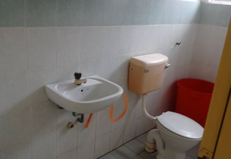 Iris Apartment, Taman Saujana Utama