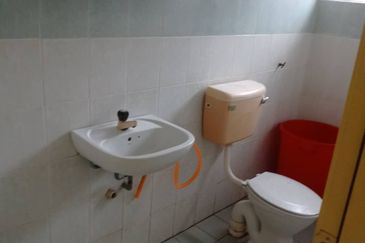 Iris Apartment, Taman Saujana Utama