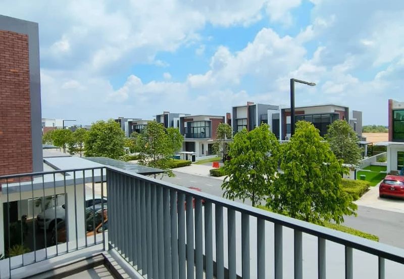 Lucent Residence @ twentyfive.7