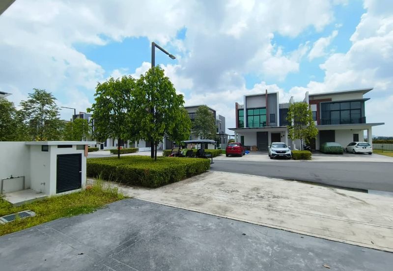 Lucent Residence @ twentyfive.7