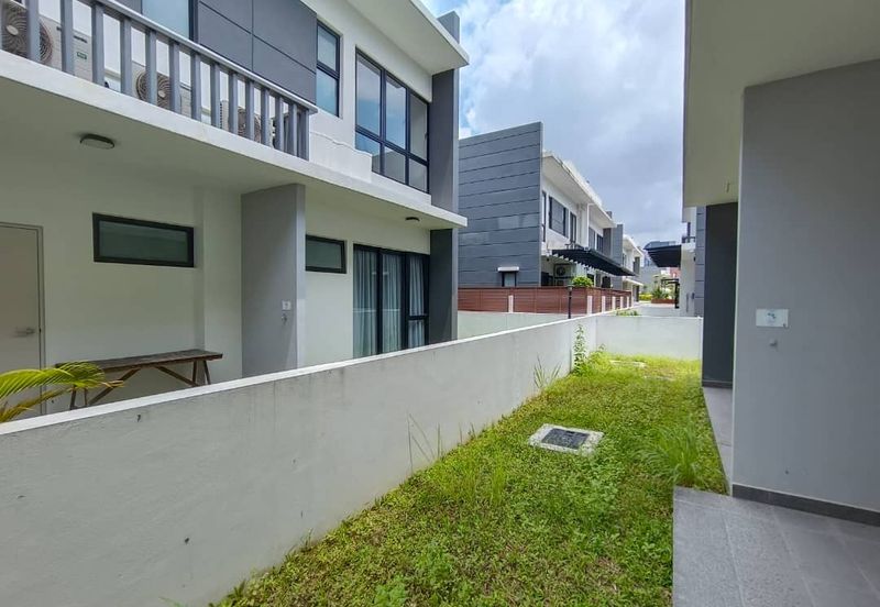 Lucent Residence @ twentyfive.7