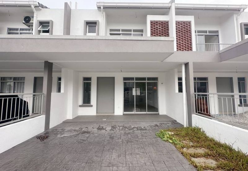 Halya 2 @ Daunan Worldwide