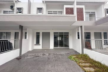 Halya 2 @ Daunan Worldwide