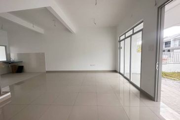 Halya 2 @ Daunan Worldwide