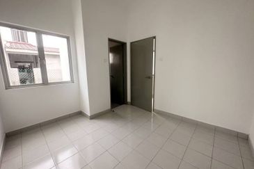 Halya 2 @ Daunan Worldwide