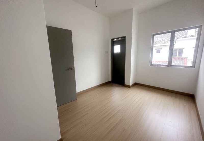 Halya 2 @ Daunan Worldwide