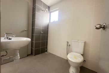 Halya 2 @ Daunan Worldwide