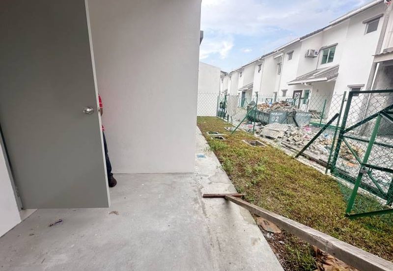 Halya 2 @ Daunan Worldwide