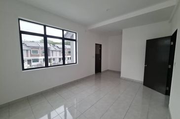 Iris @ Bandar Hillpark