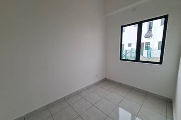 Iris @ Bandar Hillpark