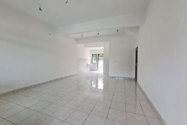 Iris @ Bandar Hillpark