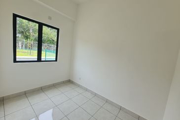 Iris @ Bandar Hillpark